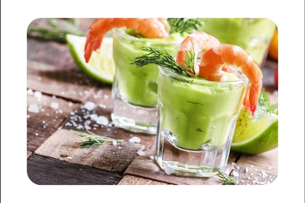 Mousse d'avocat et de crevettes en verrines